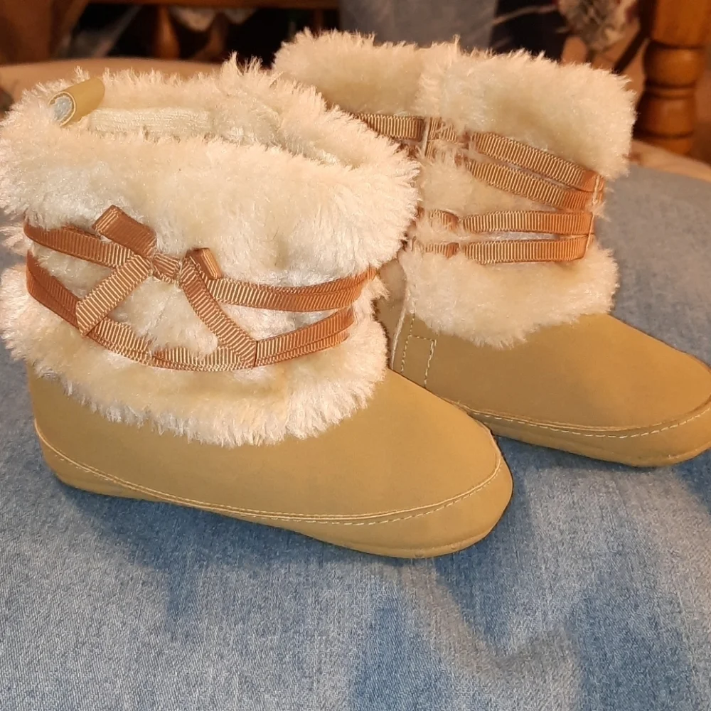 BABY girl SZ 3 boots fur tan